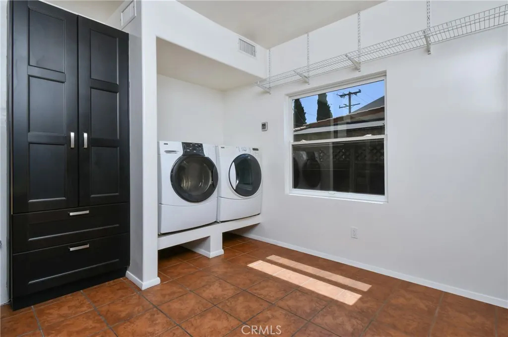 Culver City, California 90232, United States, 4 Bedrooms Bedrooms, ,4 BathroomsBathrooms,Residential,Active,181225