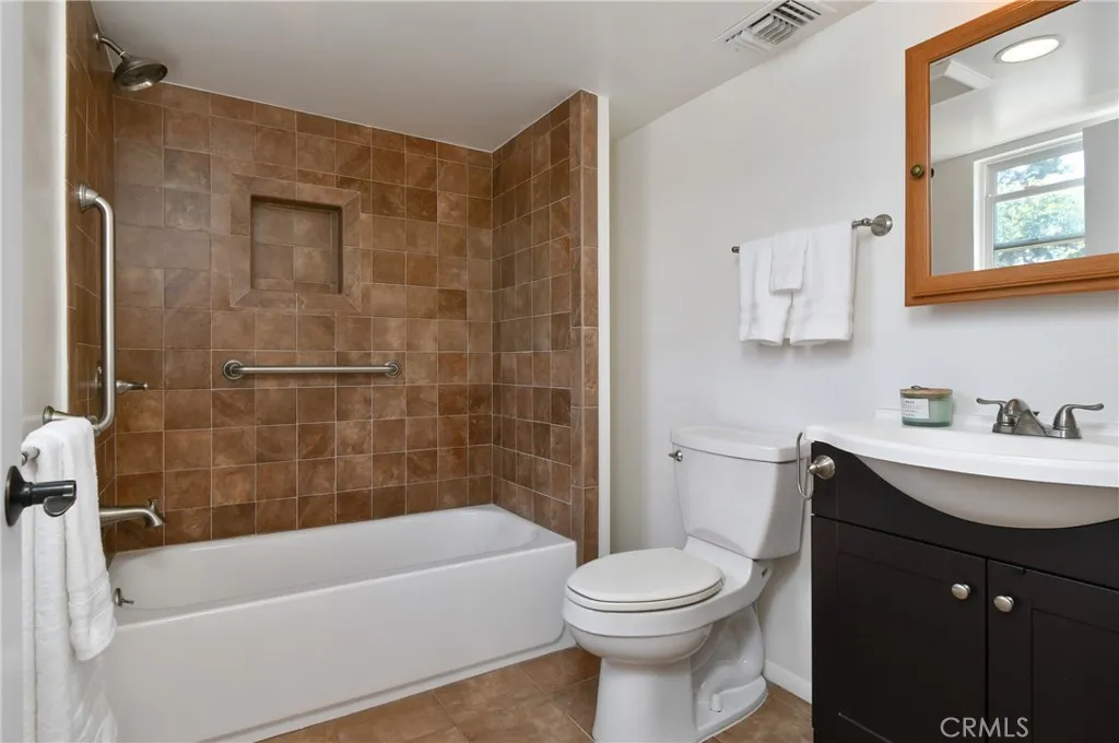 Culver City, California 90232, United States, 4 Bedrooms Bedrooms, ,4 BathroomsBathrooms,Residential,Active,181225