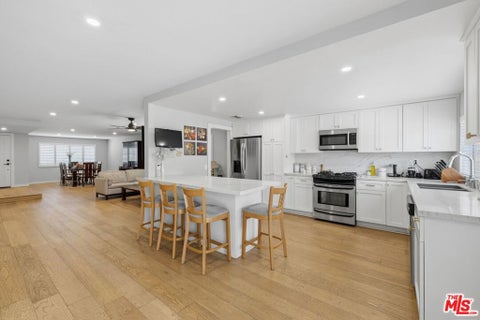 Photo of 6206 Hesperia Avenue, Los Angeles, CA 91316 (MLS # 26918021)