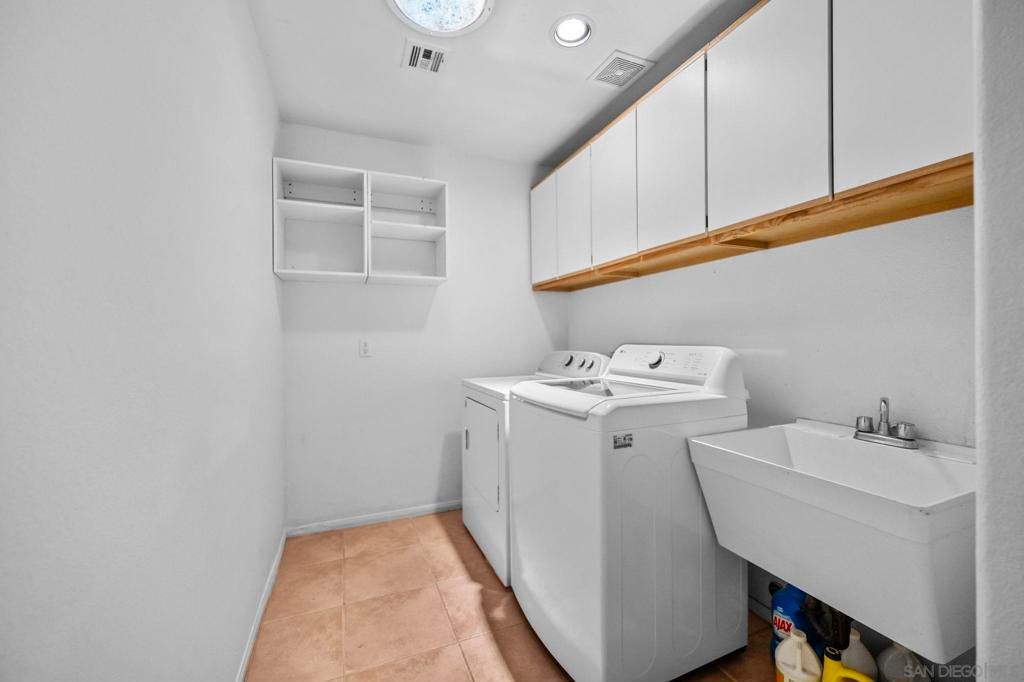 listing image 130729051706391918592