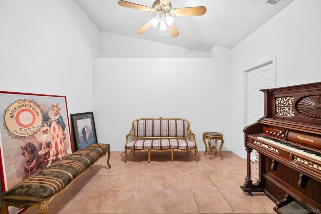 listing image 130729552145204256956