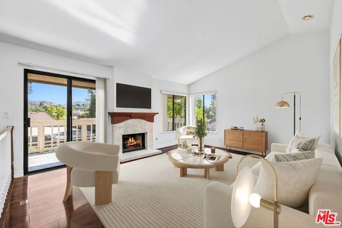 Photo of 425 Vista Dorado Lane, Oak Park, CA 91377 (MLS # 25589579)