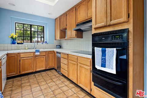 Tiny photo for 3604 Moore Street, Los Angeles, CA 90066 (MLS # 26661031)