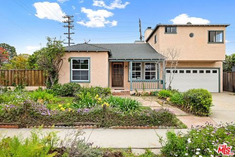 Photo of 3604 Moore Street, Los Angeles, CA 90066 (MLS # 26661031)