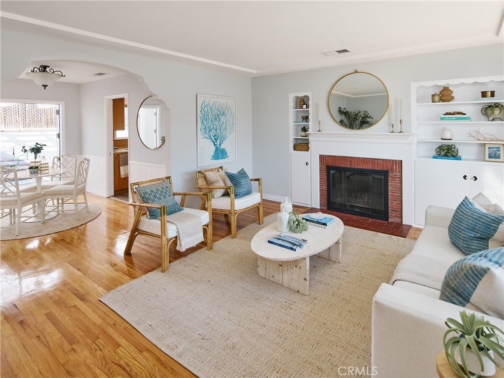 303 E Walnut