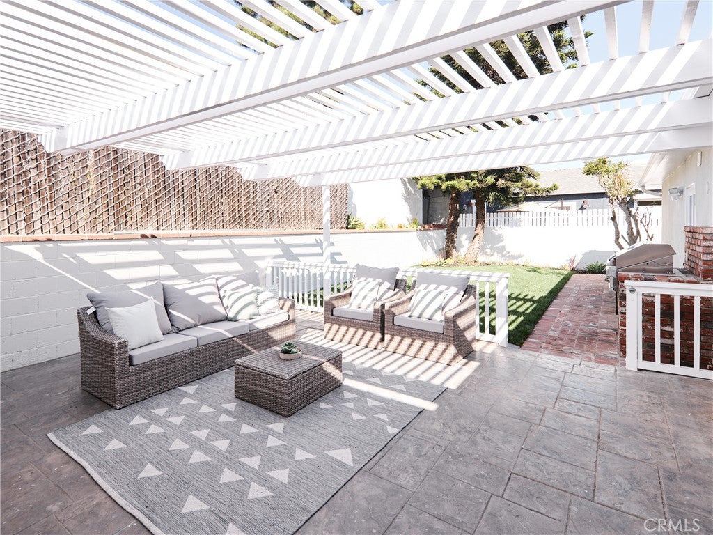 303 E Walnut