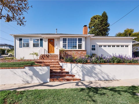 Photo of 303 E Walnut AVE, El Segundo, CA 90245 (MLS # SB26207904)