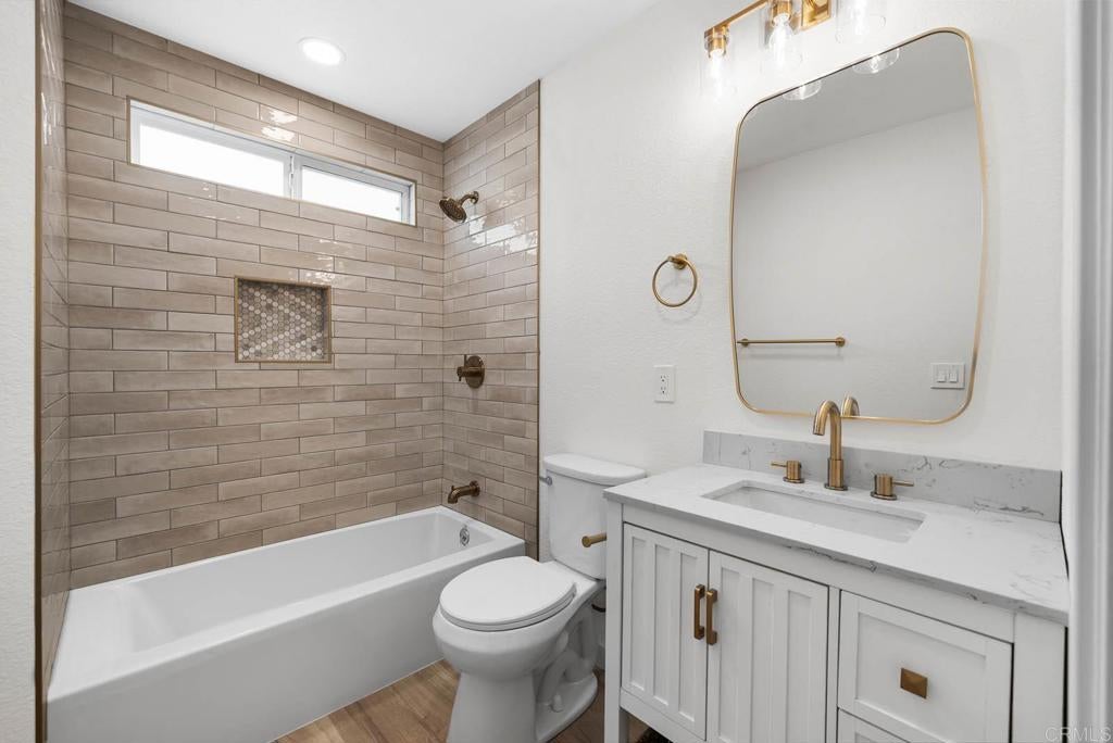 3825 Van Dyke Ave Apt 3