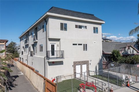 Photo of 1041 W Leighton Avenue #4, Los Angeles, CA 90037 (MLS # OC26095334)