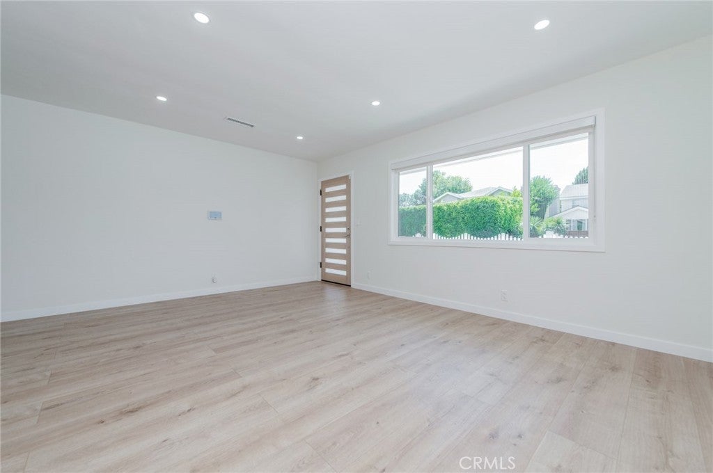 4534 Lennox
