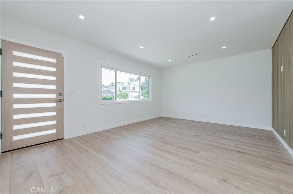 4534 Lennox