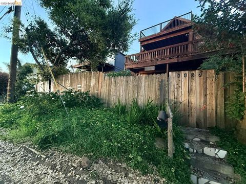 Photo of 4432 Harbor View AVE Ave, Oakland, CA 94619 (MLS # 41127355)