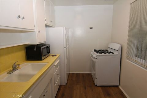 Photo of 930 E 1st St #11, Long Beach, CA 90802 (MLS # PW26031951)