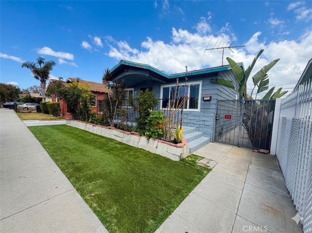 1425 W Gage Avenue
