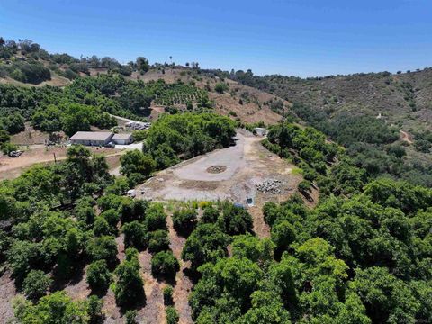 Photo of 2682 Canyon Crest Dr. Dr, Escondido, CA 92027 (MLS # 260009241SD)