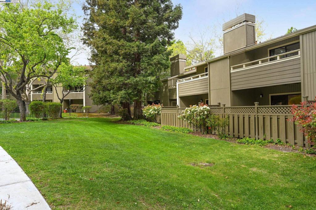 EAST GATE - Residential