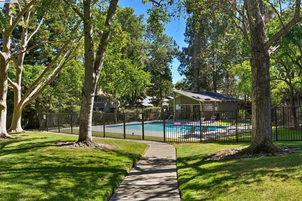 EAST GATE - Residential
