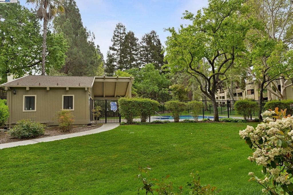 EAST GATE - Residential