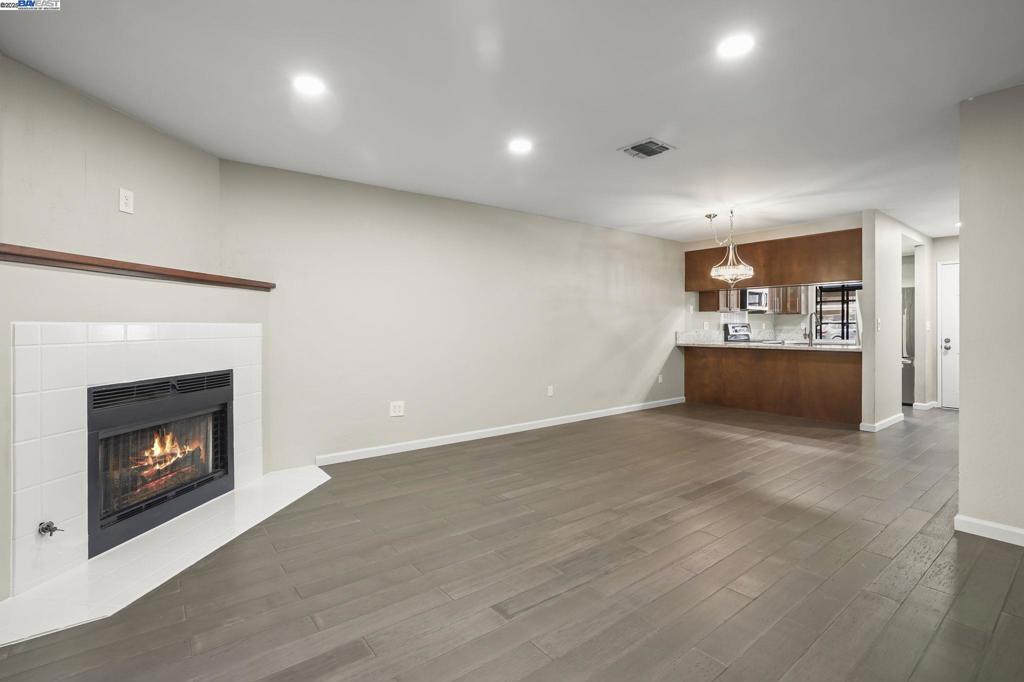 EAST GATE - Residential