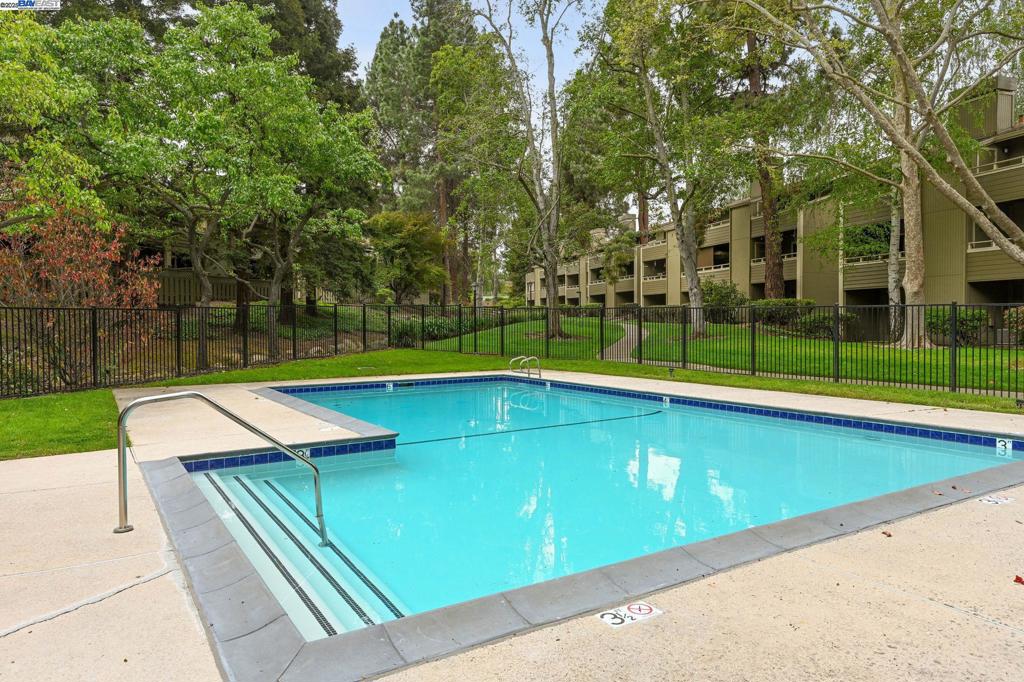 EAST GATE - Residential