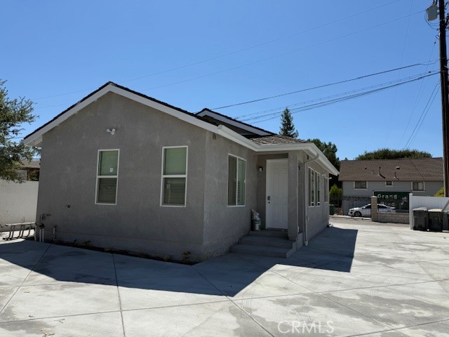 Brand New Build 2025 ADU. In a beautiful part of Corona. 2 bedroom plus office, 3 rooms total & 2 bathroom. Full kitchen and a living room. 2 parking space in the back.
