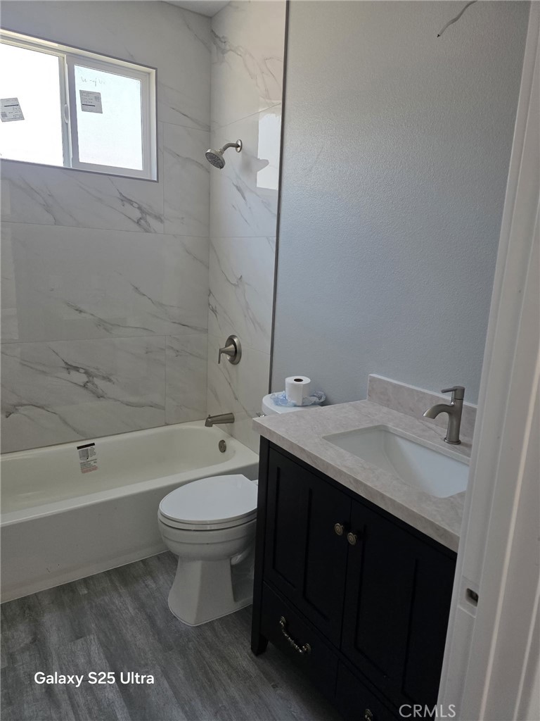 Brand New Build 2025 ADU. In a beautiful part of Corona. 2 bedroom plus office, 3 rooms total & 2 bathroom. Full kitchen and a living room. 2 parking space in the back.