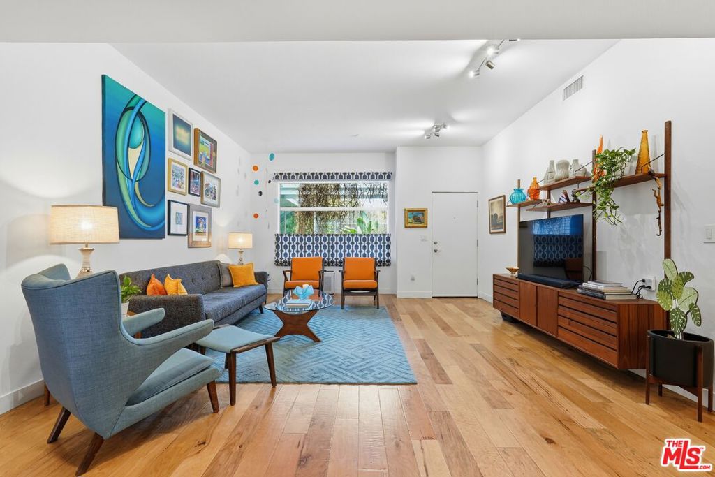 1050 N Gardner Street 3, West Hollywood CA 90046