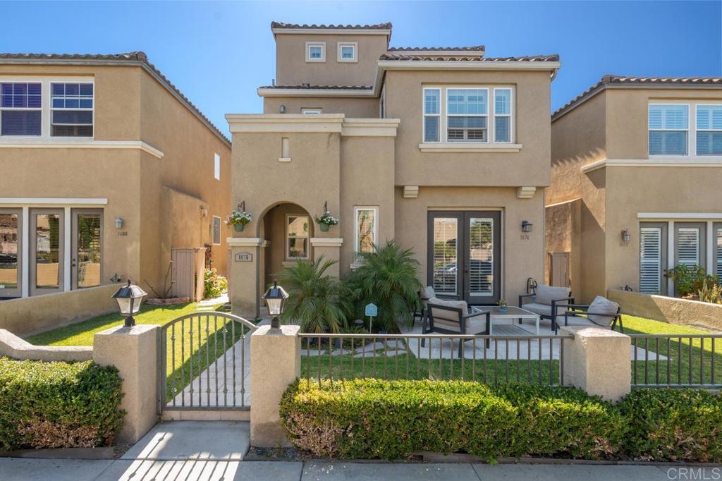 HONEY STOP THE CAR ! New listing in quiet neighborhood *** Close to Schools, Churches, Transportation, Popular stores & shopping, Montecito Clubhouse to enjoy tennis, swimming, gym & exercise *** Very low HOA fee ENJOY LIFE WHERE YOU CAN LIVE THE GOOD LIFE !!!