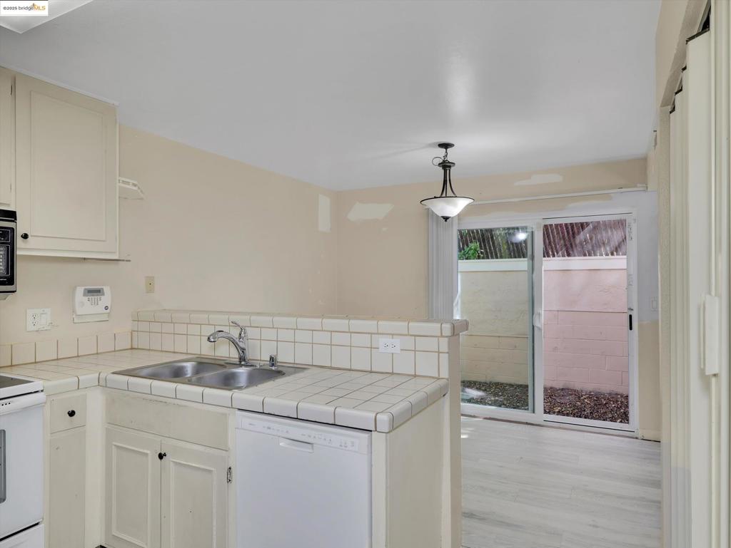 PLEASANTON - Residential