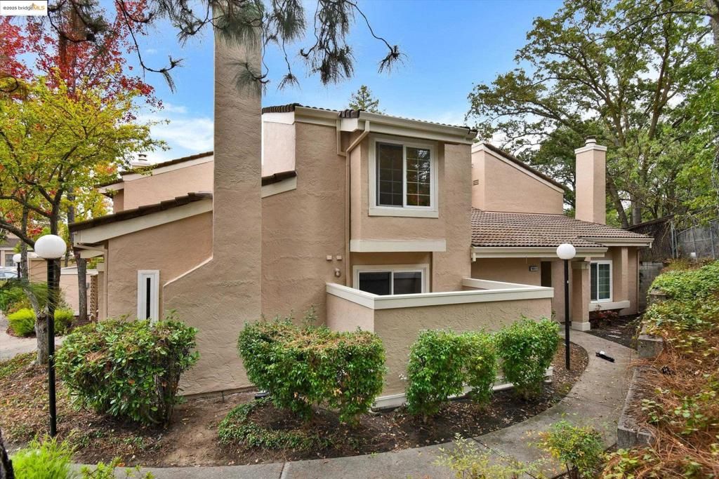Photo of 601 Palomino Dr Dr #D, Pleasanton, CA 94566 (MLS # 41117859)