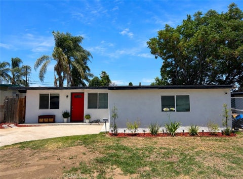 Photo of 18522 7th ST, Bloomington, CA 92316 (MLS # CV26105846)
