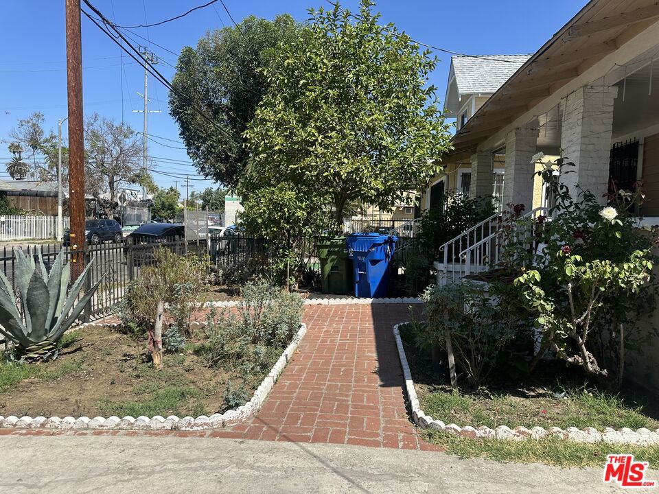 1666 Roosevelt Avenue