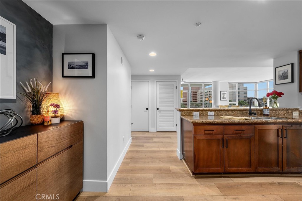 400 W Ocean Boulevard 605