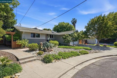Photo of 1746 Agadir Ct, Concord, CA 94518 (MLS # 41134474)