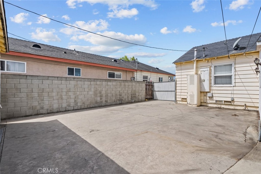 2218 Ximeno Avenue