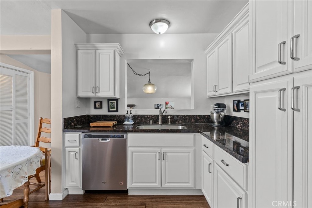 2218 Ximeno Avenue