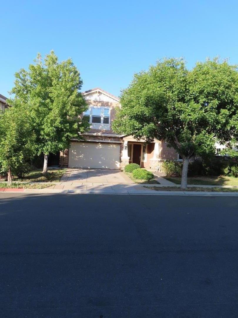 Beutifull house in most deiarble area in Mountain House! Huouse is ready for new onwer. With pool , . Huge Kitchen with Granite Couner Top Cherry Cabinets , Too too much to mentions .