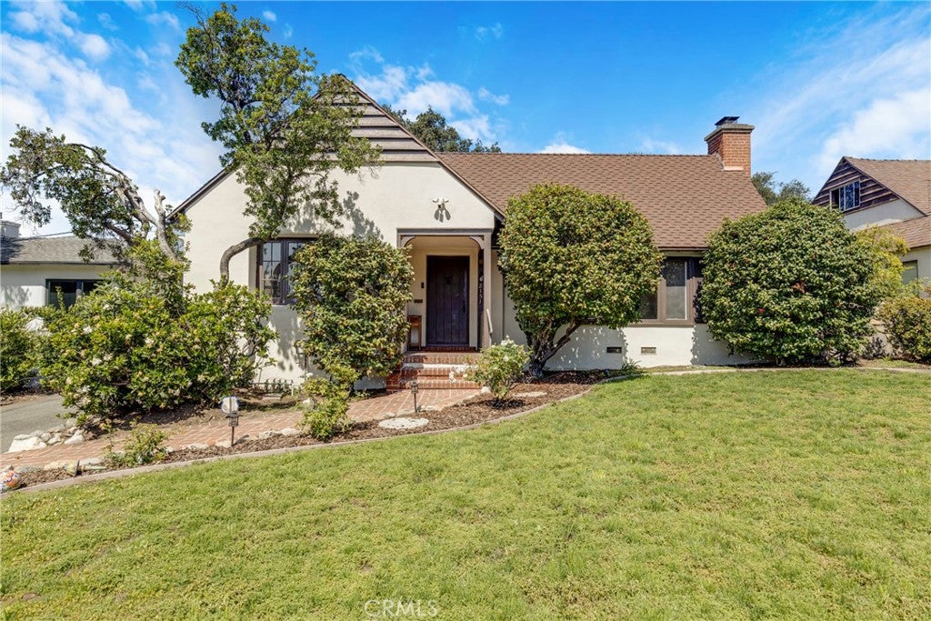 2151 N Altadena DR