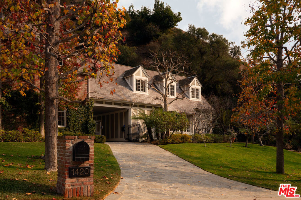 1420 Moraga Drive