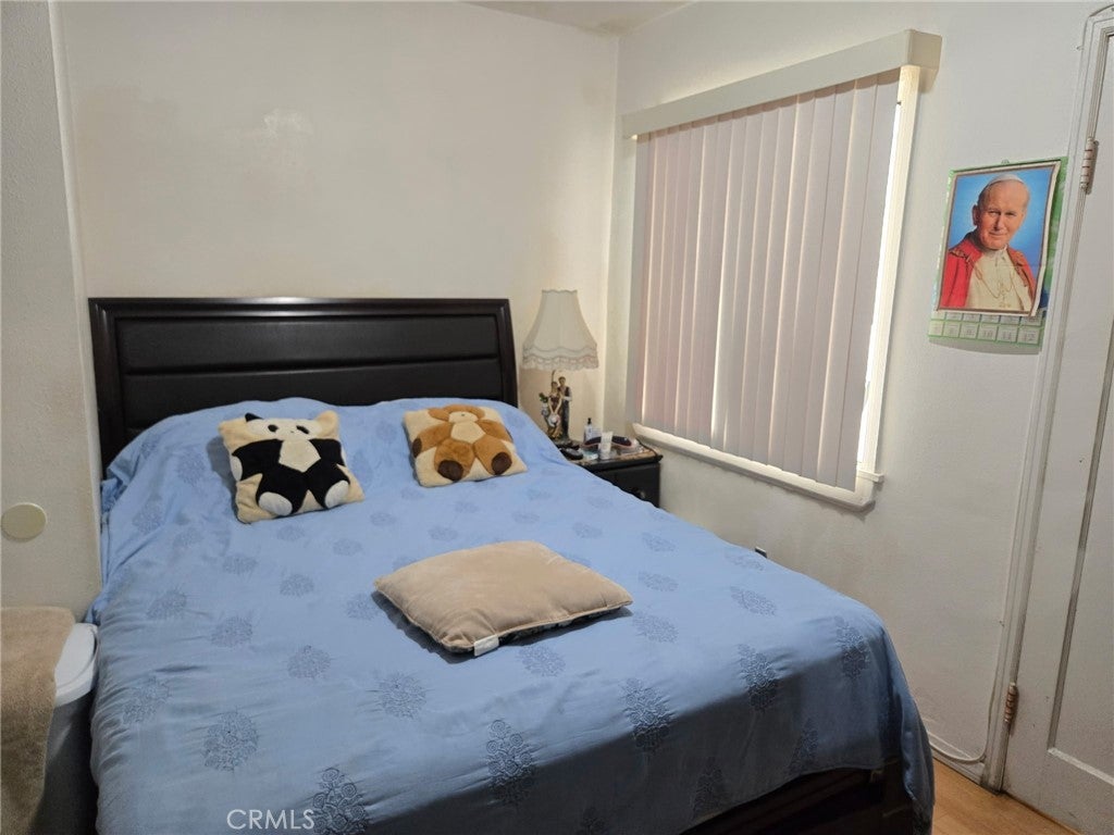 4733 W 159th