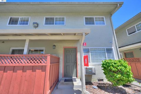 Photo of 660 Fargo Ave AVE #6, San Leandro, CA 94579 (MLS # 41138278)