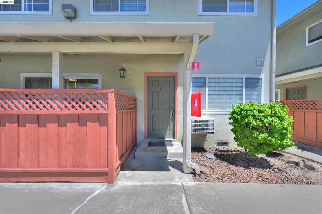 660 Fargo Ave 6