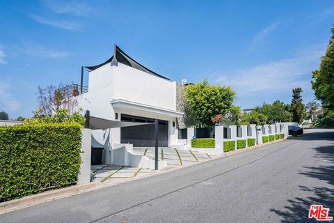 Photo of 1441 Summitridge Drive, Beverly Hills, CA 90210 (MLS # 25526355)