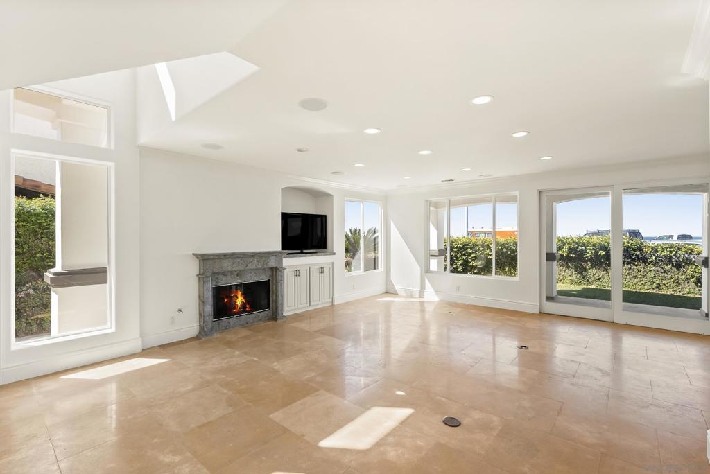 1171 Sunset Cliffs Blvd