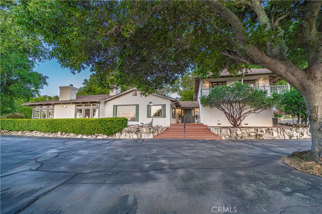 5161 Vineyard Drive