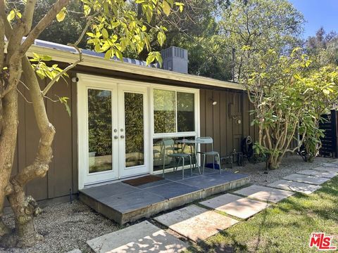 Photo of 8350 Lookout Mountain Avenue, Los Angeles, CA 90046 (MLS # 26772459)