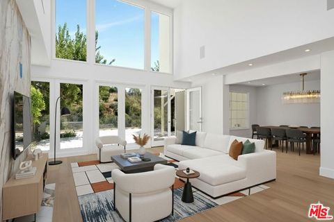 Photo of 2205 Canyonback Road, Los Angeles, CA 90049 (MLS # 25590893)