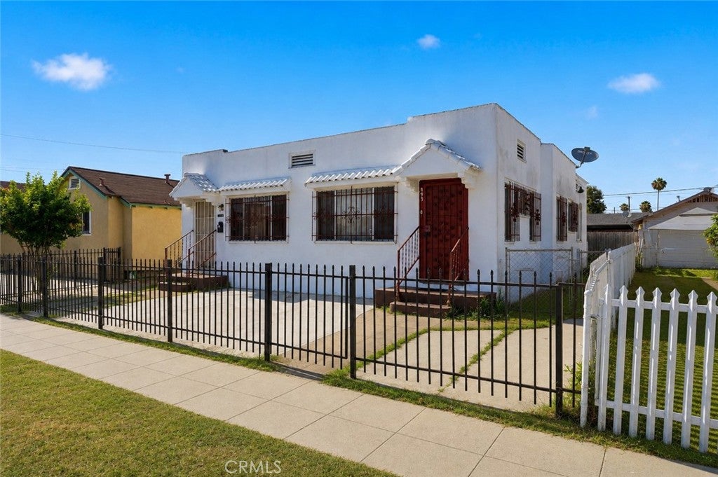 947 W 60th ST, Los Angeles CA 90044