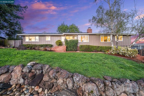 Photo of 102 Hillcrest Dr Dr, Orinda, CA 94563 (MLS # 41134001)