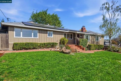 Photo of 102 Hillcrest Dr Dr, Orinda, CA 94563 (MLS # 41134001)